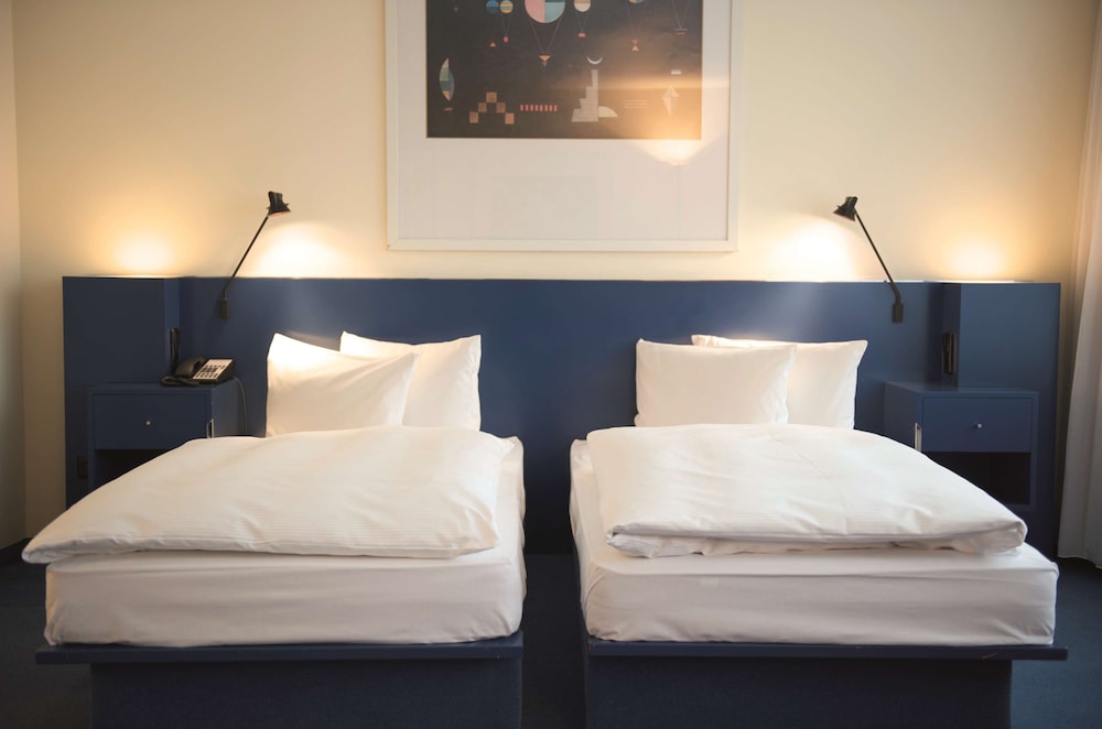Suite, 1 Bedroom - Photo 2