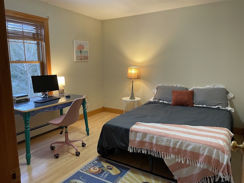 House, Multiple Bedrooms photo 2