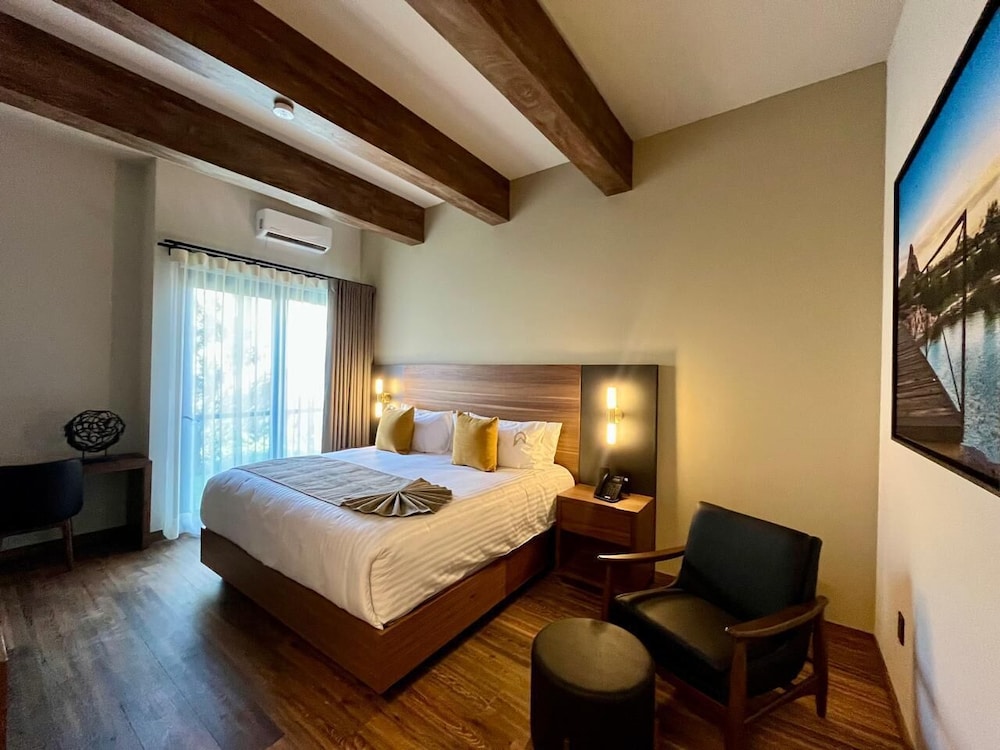 Standard Room, 1 King Bed