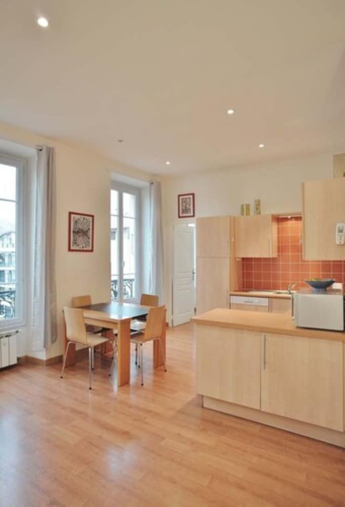 Standard Apartment, 1 Living-Room, 2 Bedrooms, Kitchen Us06088005181kp