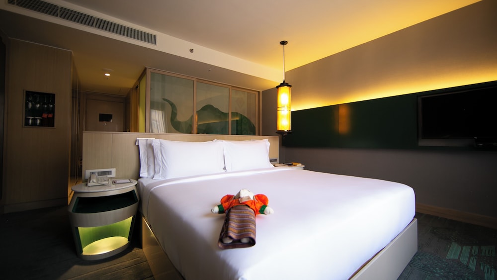 Premium Room, 1 King Bed photo 2