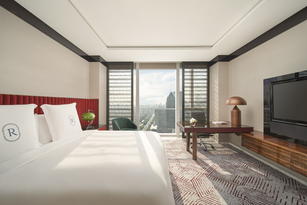 Classic Room (Complimentary first round minibar per stay)