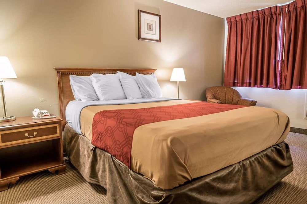 Standard Room, 1 Queen Bed, Non Smoking - Photo 1