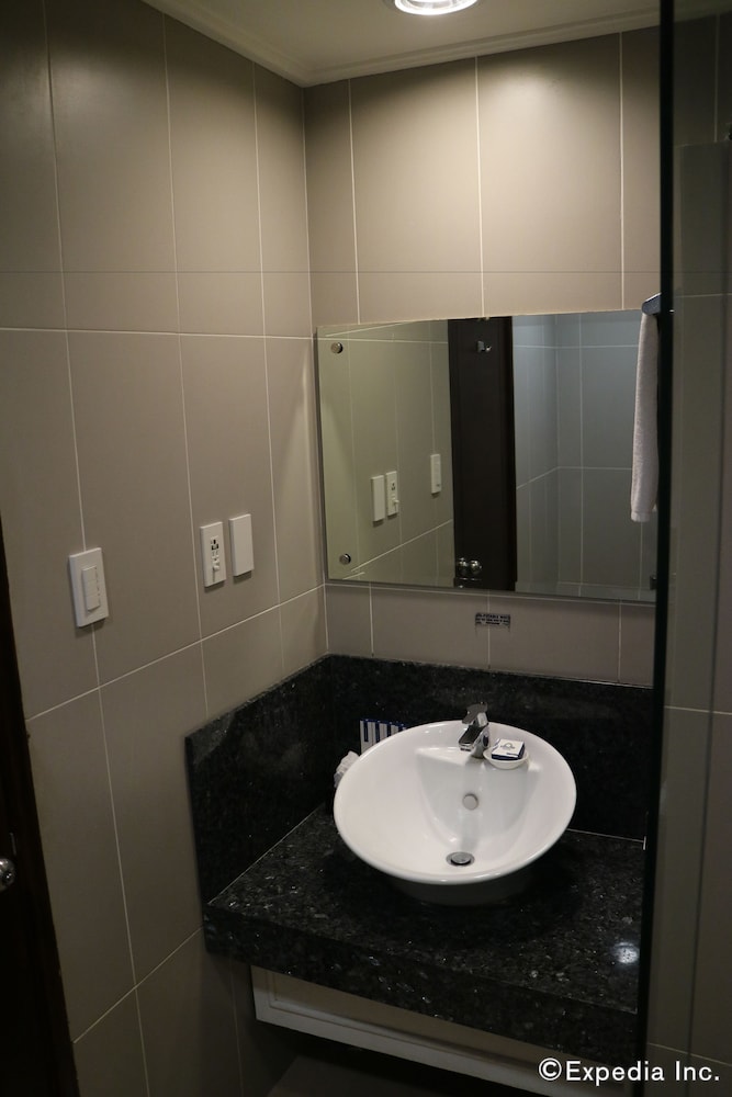 Suite, 1 King Bed, Non Smoking - Photo 8