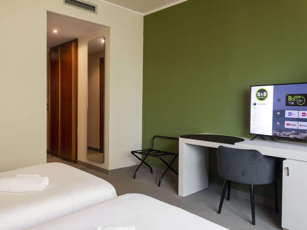 Twin Room - Photo 8