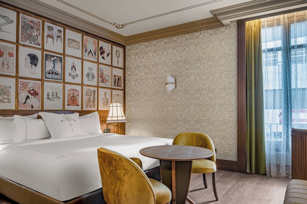 Premium Room, 1 King Bed, City View