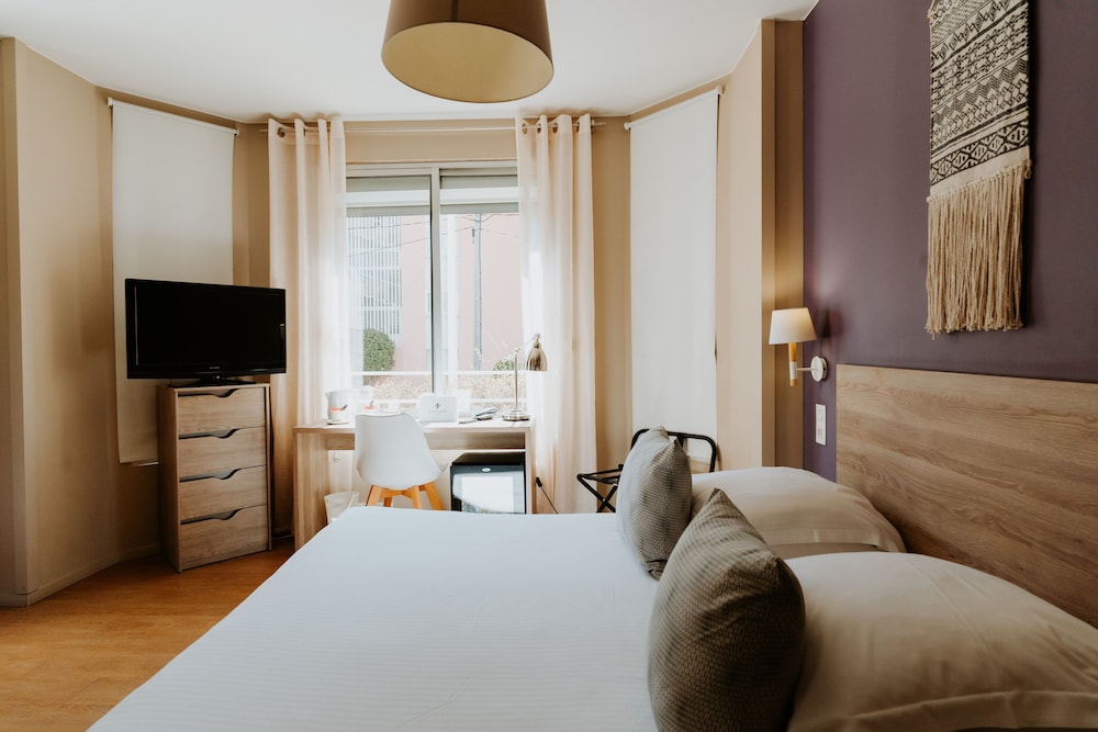 Standard Double Room - Photo 20