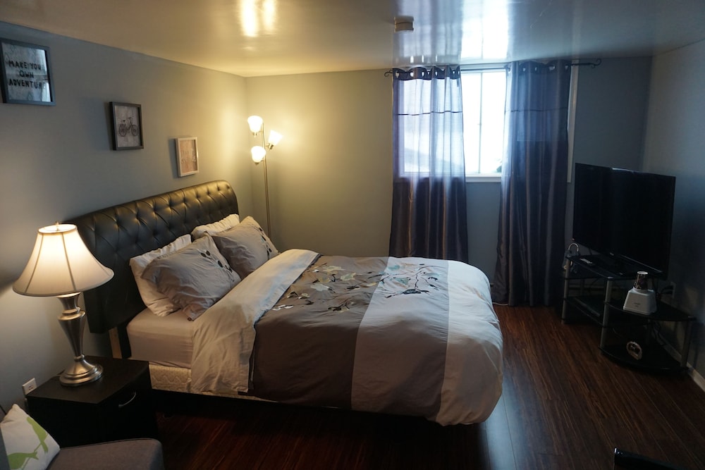 Deluxe Room, 1 Queen Bed with Sofa bed photo 2