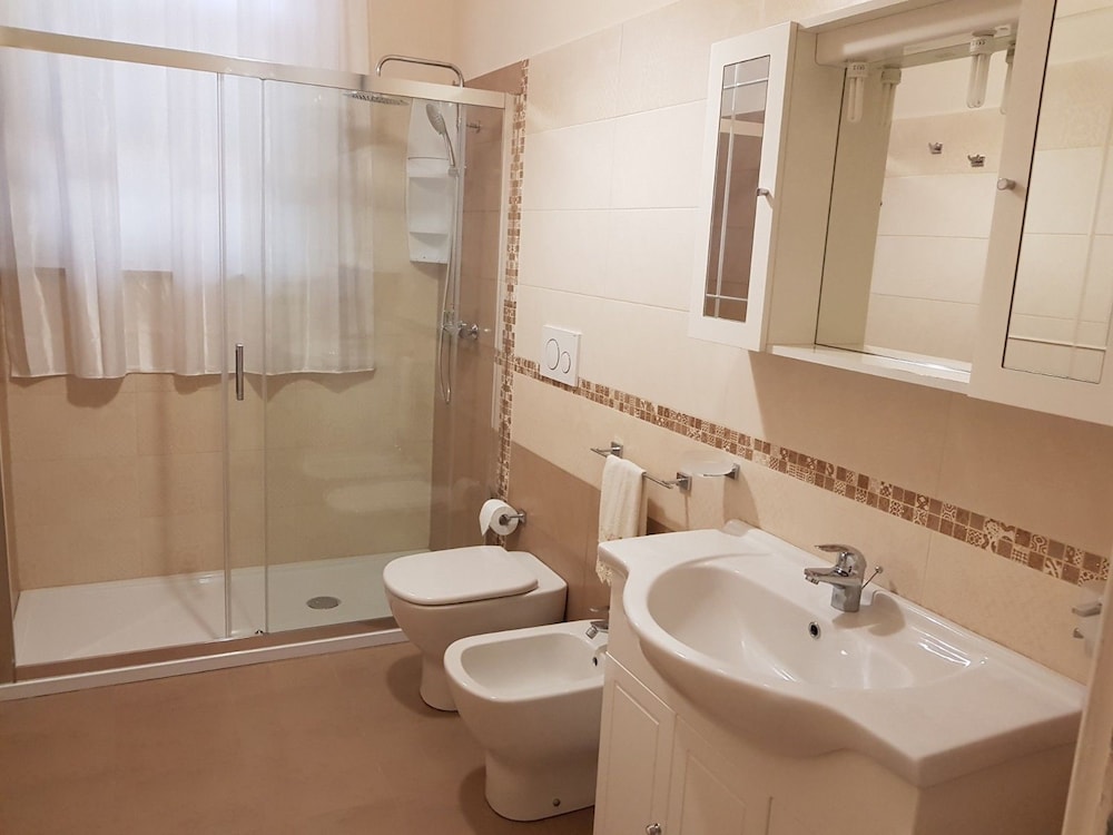 Basic Double Room, Private Bathroom (External) photo 2