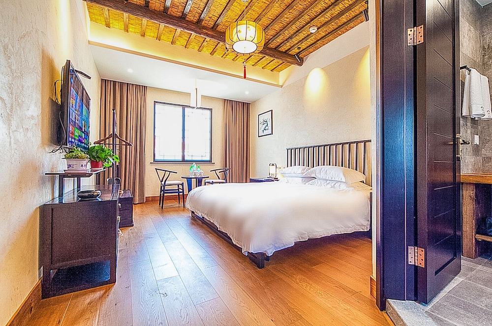 Standard Double Room, 1 King Bed photo 3
