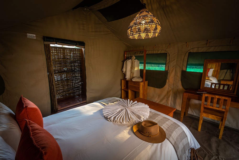 Luxury Tent (Queen bed) photo 2