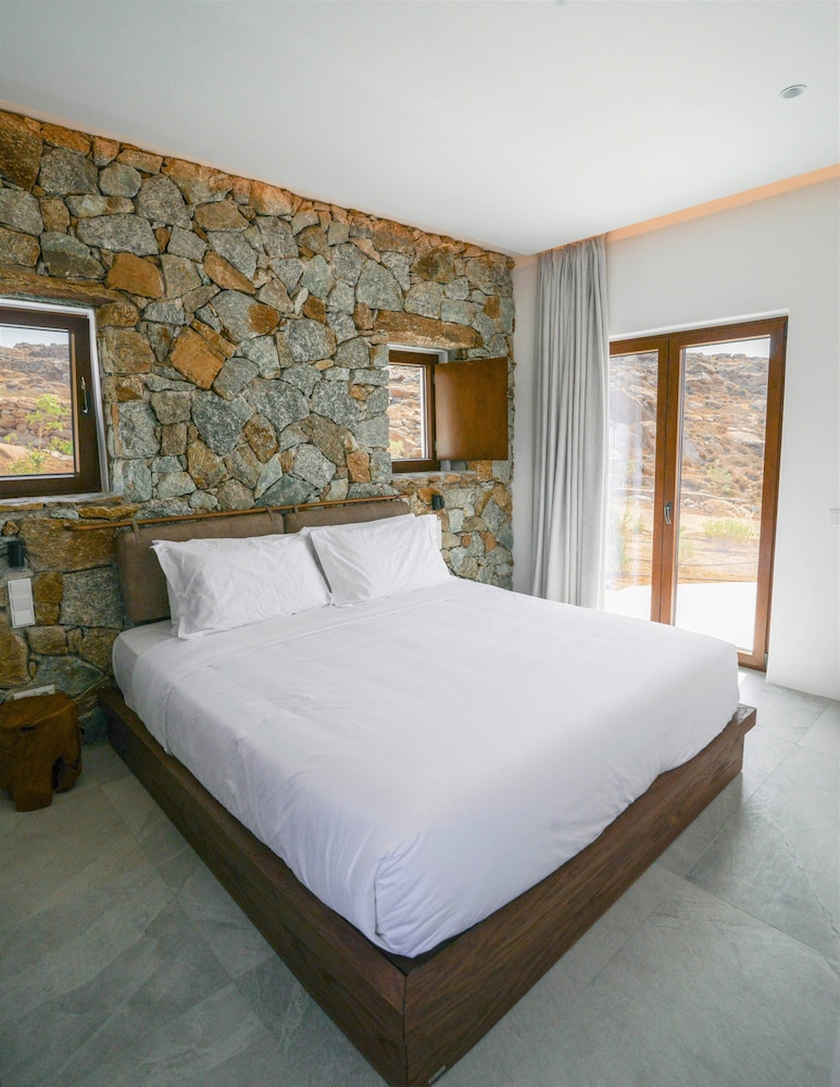Cosy suite with private garden pool