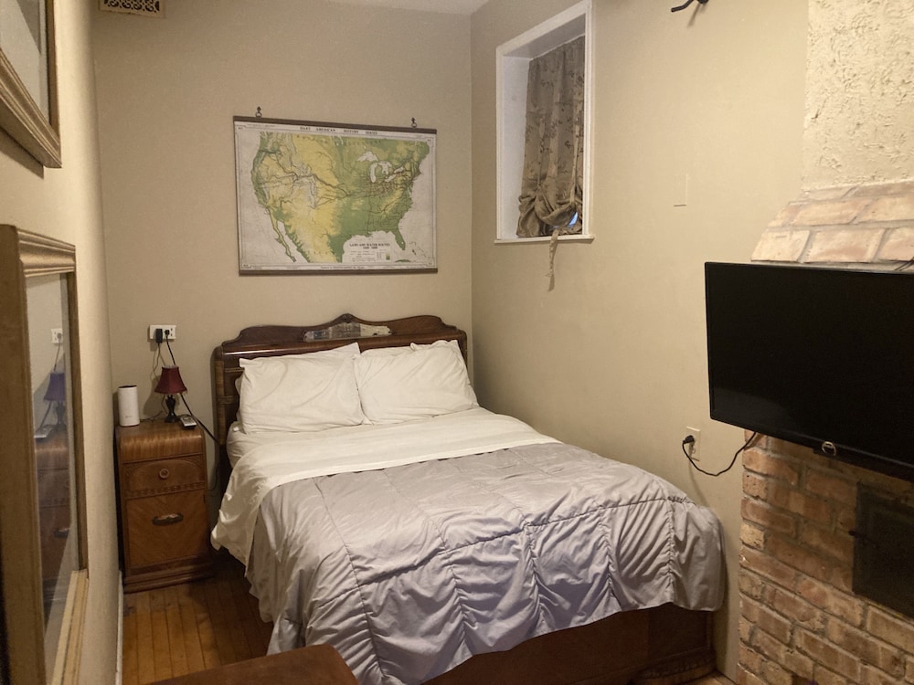 2e - Full Bed, Private Bath