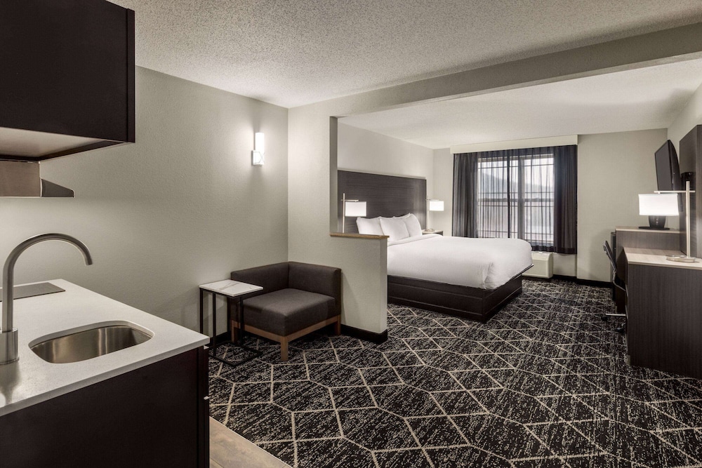 Room, 1 King Bed, Non Smoking (Efficiency) - Photo 1