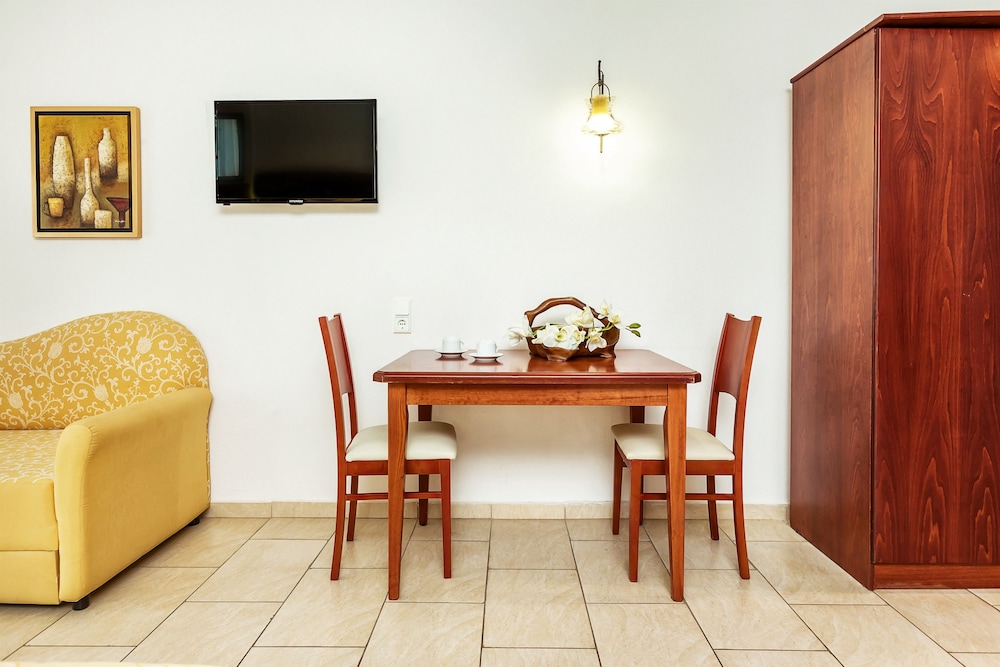 Premium Studio, Garden View photo 3