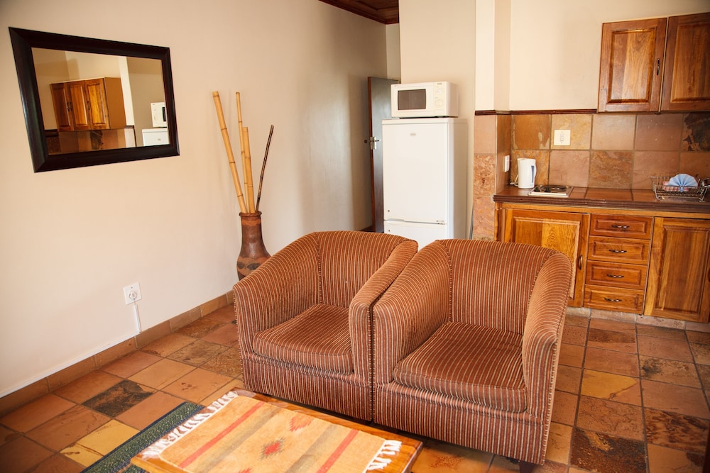Classic Chalet, 2 Bedrooms, Garden Area (1) photo 3