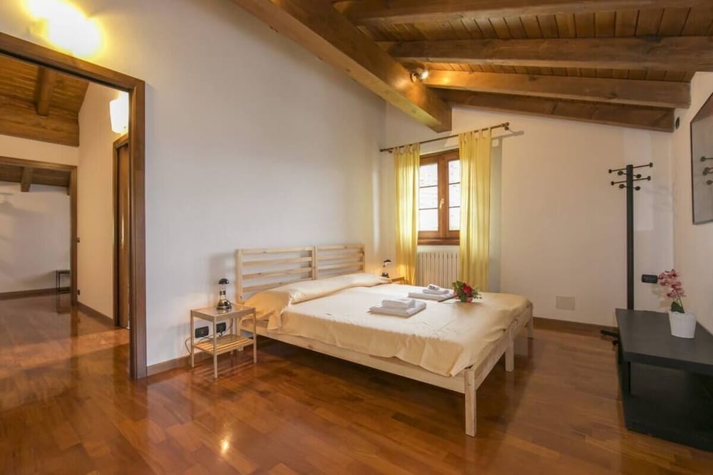 Apartment, 4 Bedrooms, Balcony, Partial Lake View