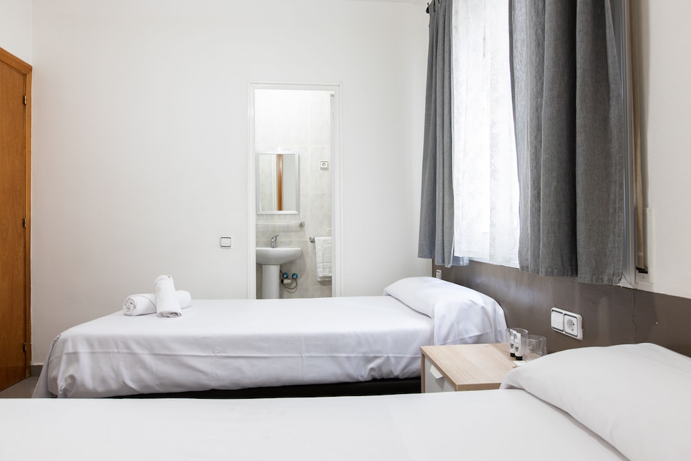 Basic Twin Room, Ensuite
