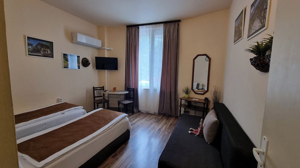Classic Triple Room, 1 Bedroom photo 3
