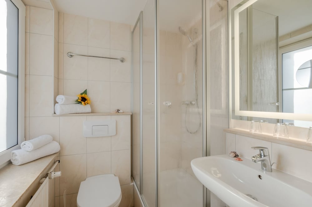 Comfort Double Room (lakefront/ promenade) photo 2