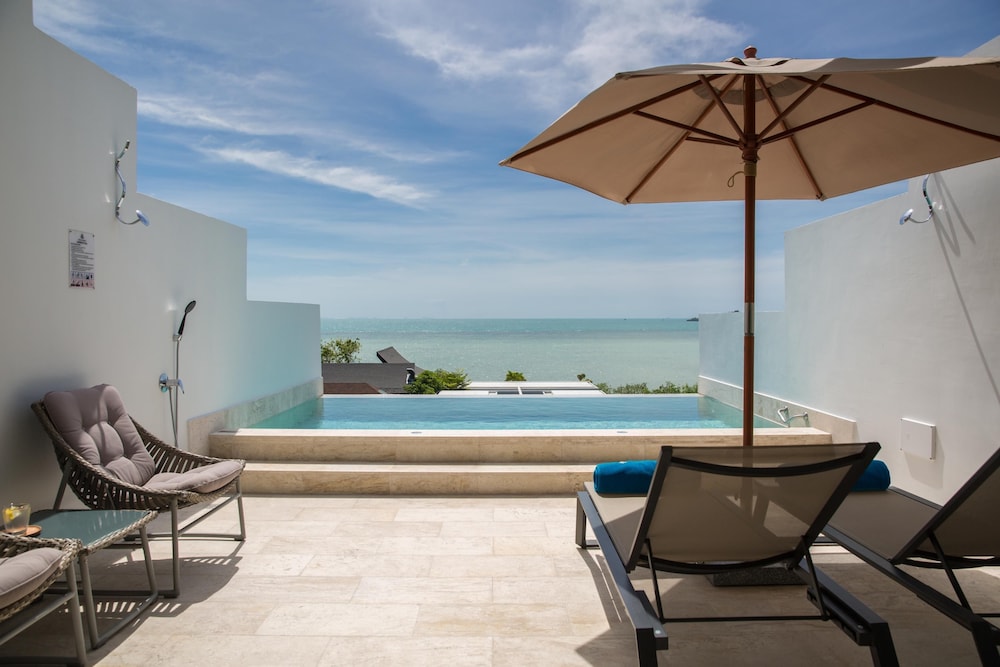 1 Bedroom Sea View Pool Suite - Photo 12