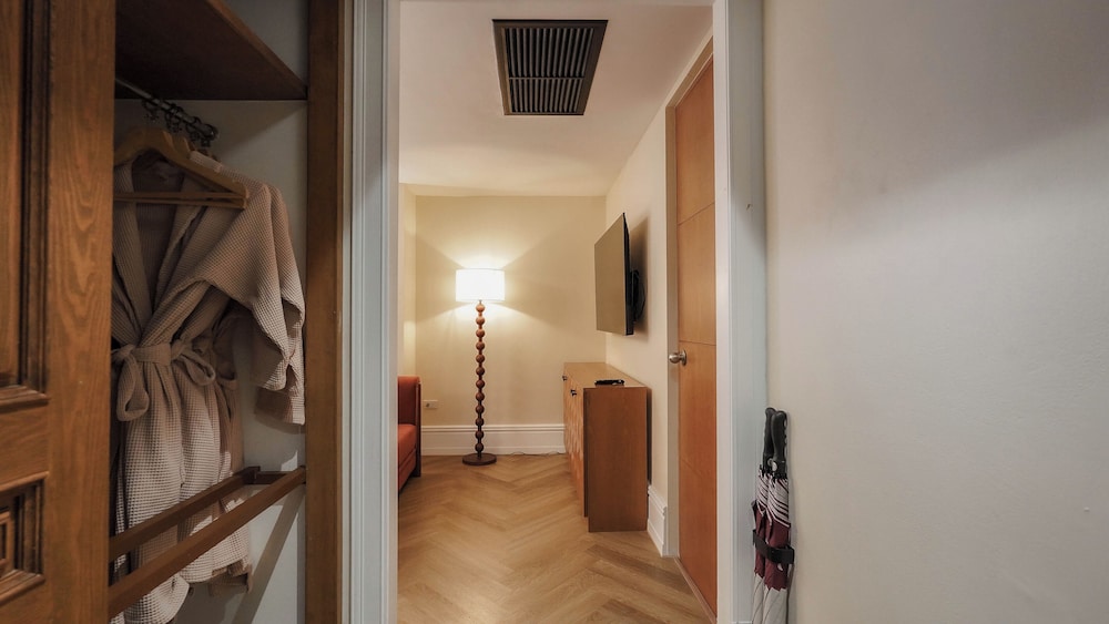 Family Room - Photo 8
