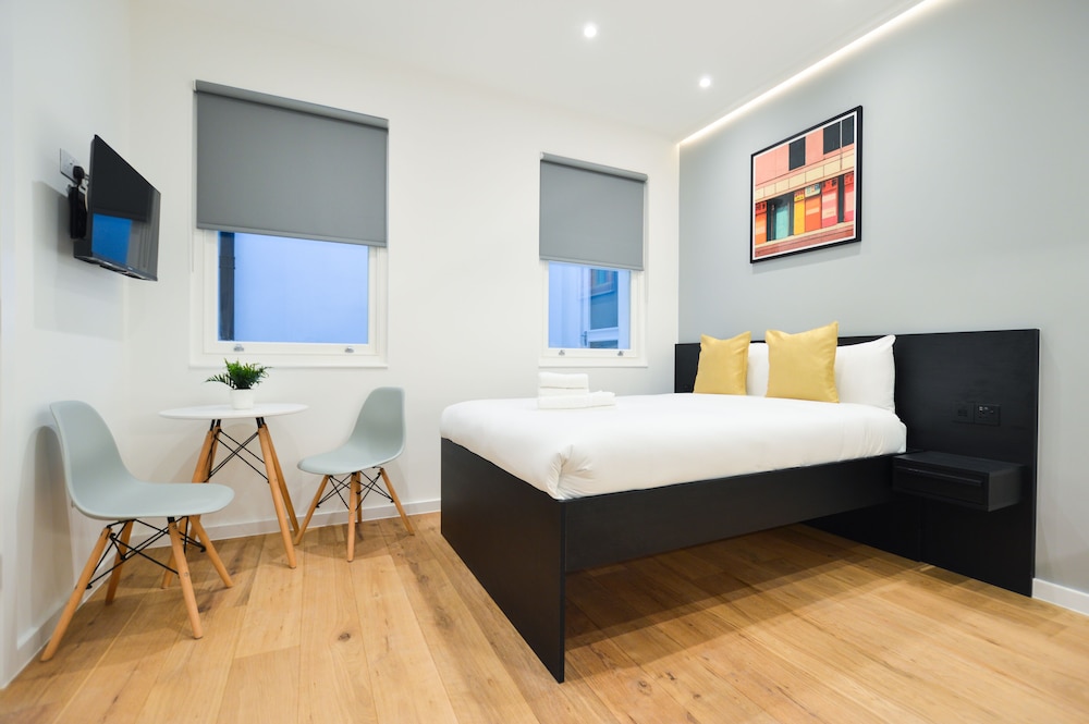 Lower Ground Floor Studio Apartment photo 3