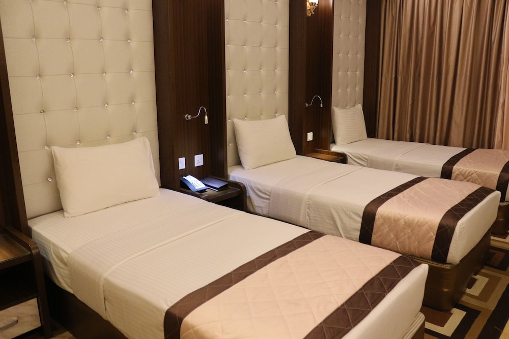 Deluxe Triple Room, Balcony, Sea View photo 2