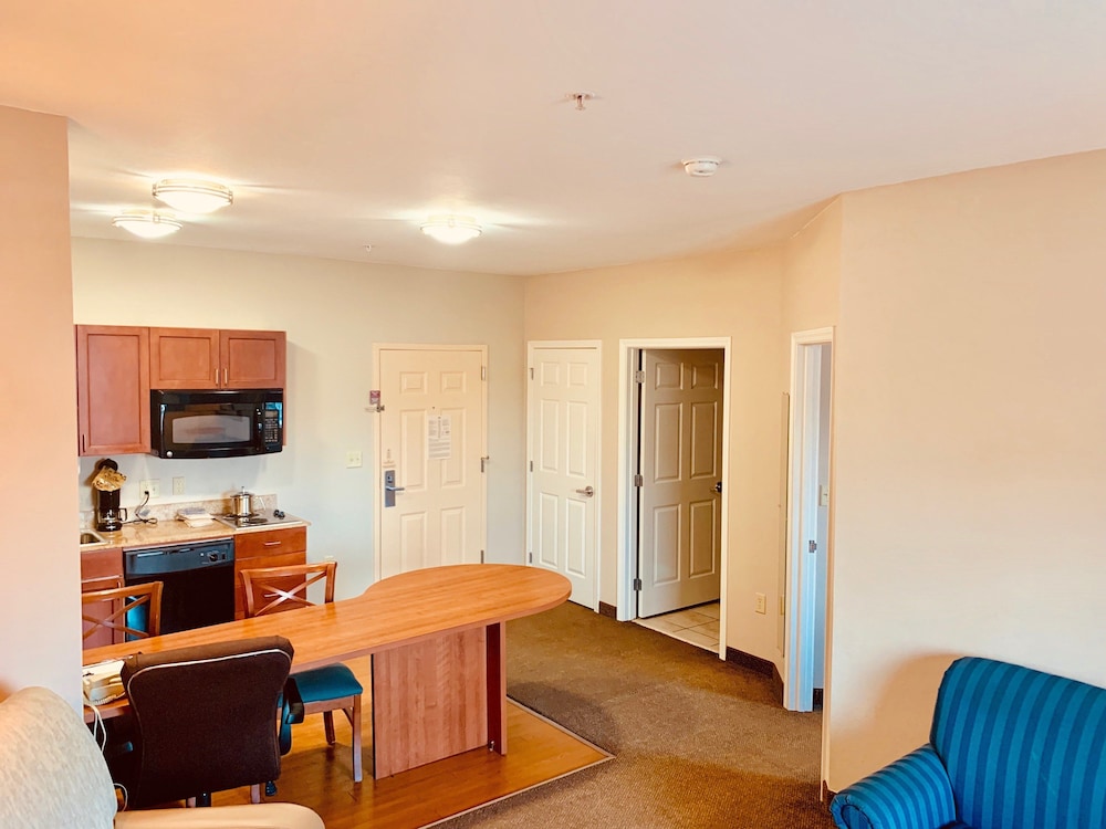 Suite, 1 Bedroom, Accessible - Photo 2