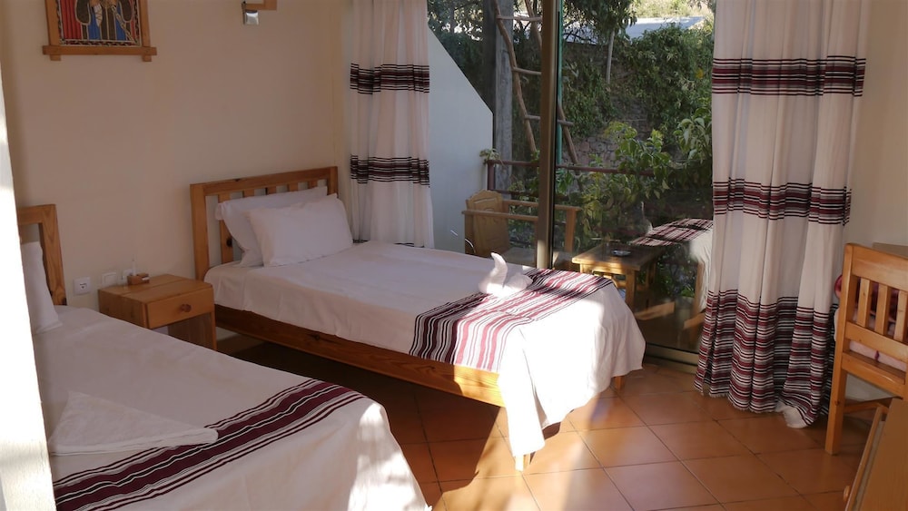 Standard Twin Room, 2 Twin Beds, Balcony, Mountain View photo 2