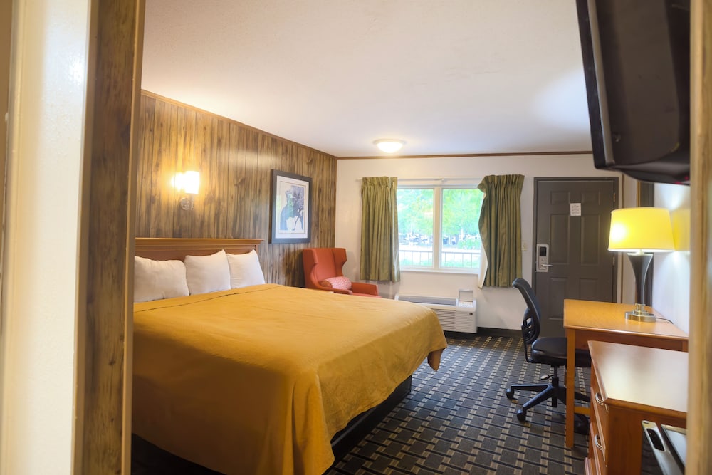 Room, 1 King Bed, River View photo 2