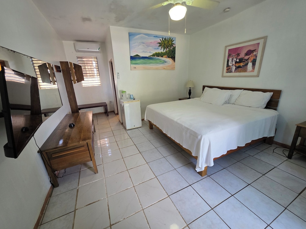 Seaview Deluxe (King): Room 7
