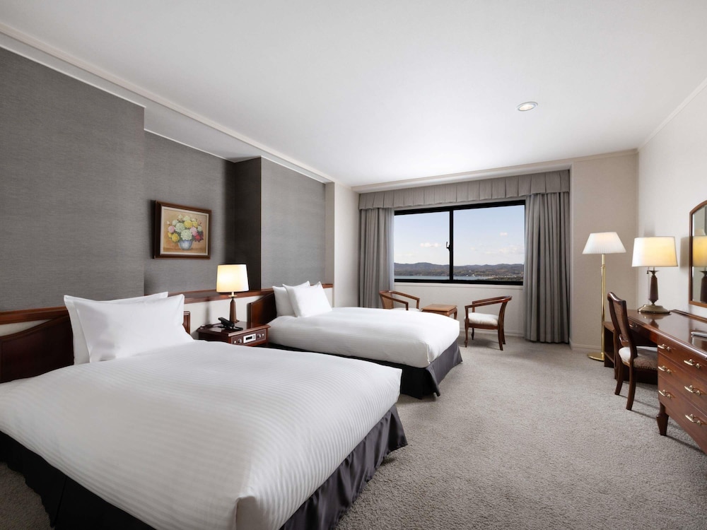 Deluxe Suite, Multiple Beds, Mountain View