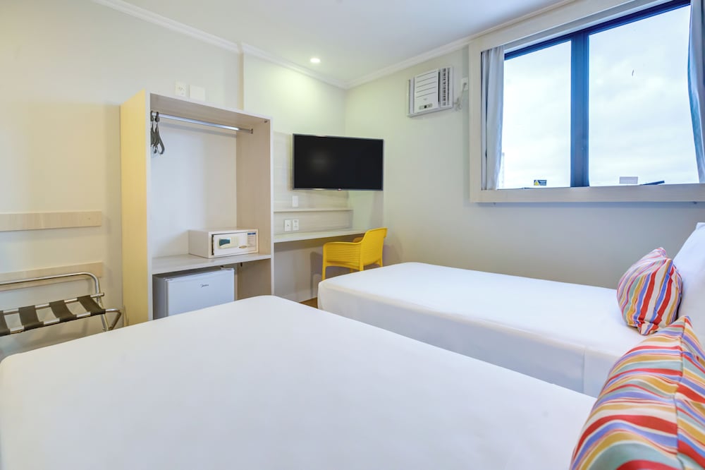 Standard Twin Room - Photo 8
