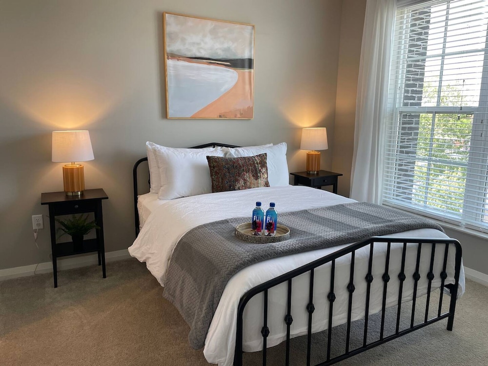 Skyline View 2BR w Balcony Free Parking W D, Billede 4