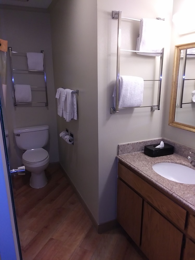 Room, 2 Double Beds, Non Smoking - Photo 6