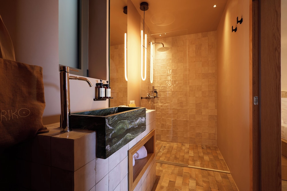Junior Suite with Plunge Pool - Photo 25