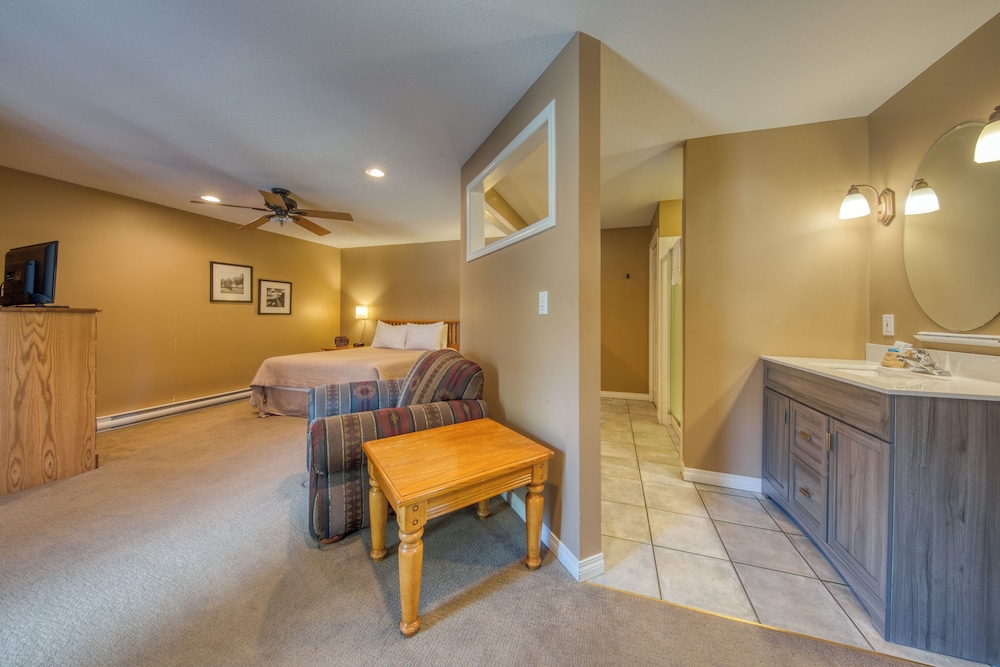 Premium Townhome, 4 Bedrooms (401 or 1103 Phase 2) photo 1