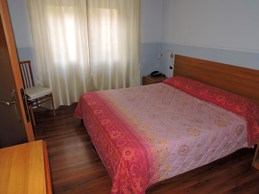 Basic Double Room photo 3