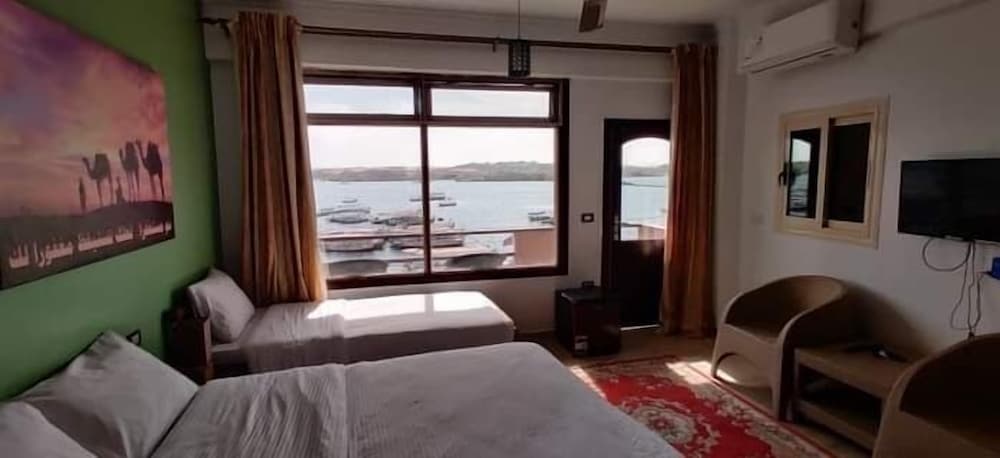 Deluxe Double or Twin Room - Photo 9