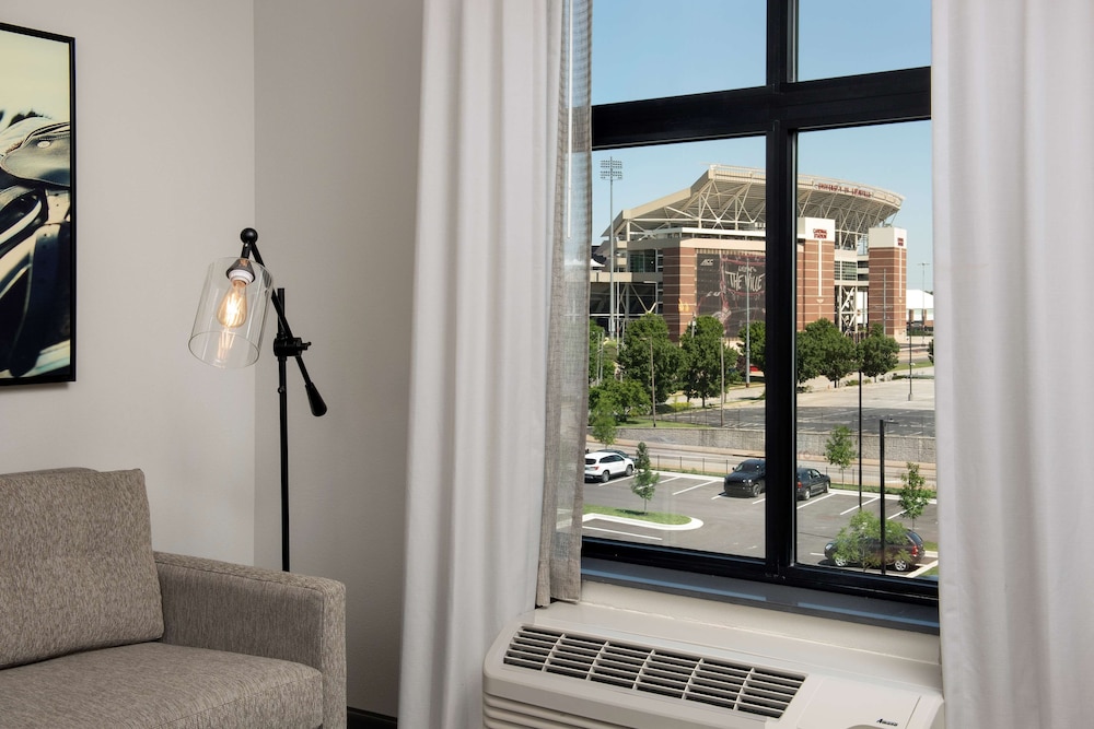 Room, 1 Bedroom, Accessible (Mobility, Roll-In Shower) - Photo 1