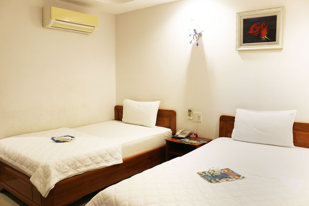 Standard Twin Room - Photo 4