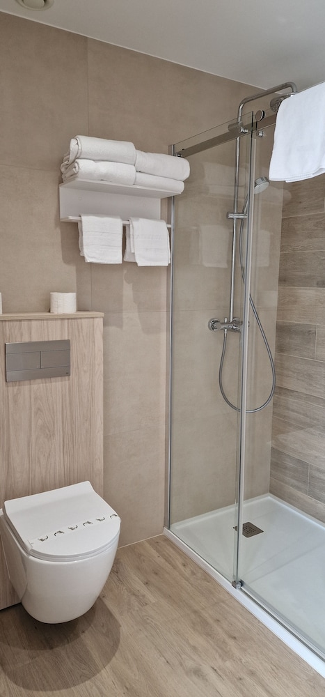 Standard Twin Room, City View