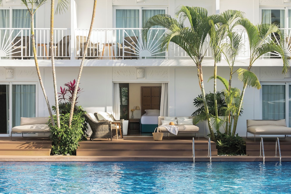 Excellence Club Junior Suite Swim Up Suite