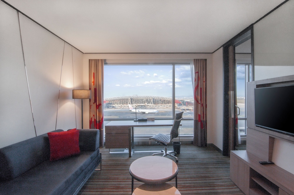 Regency Executive Suite King with Airport View - Photo 6