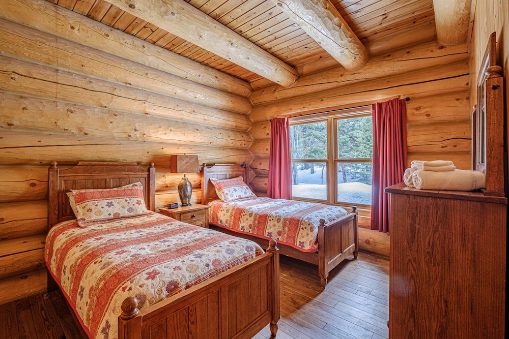 Executive Plus 52 - Beautiful Spacious log Home With Private hot tub Pool, Billede 25