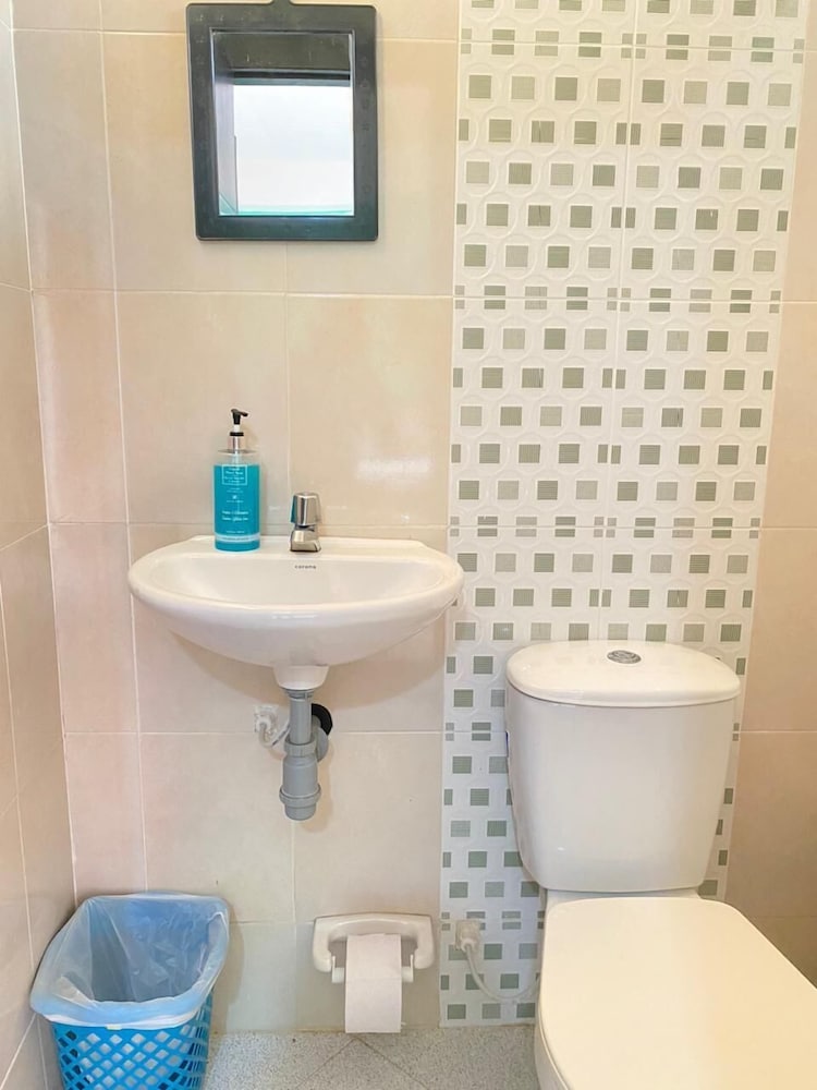 Basic Quadruple Room photo 2