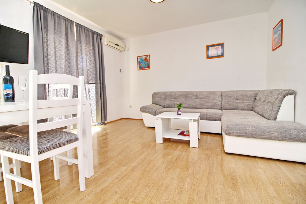 Apartment, 1 Bedroom, Terrace, Garden View photo 1