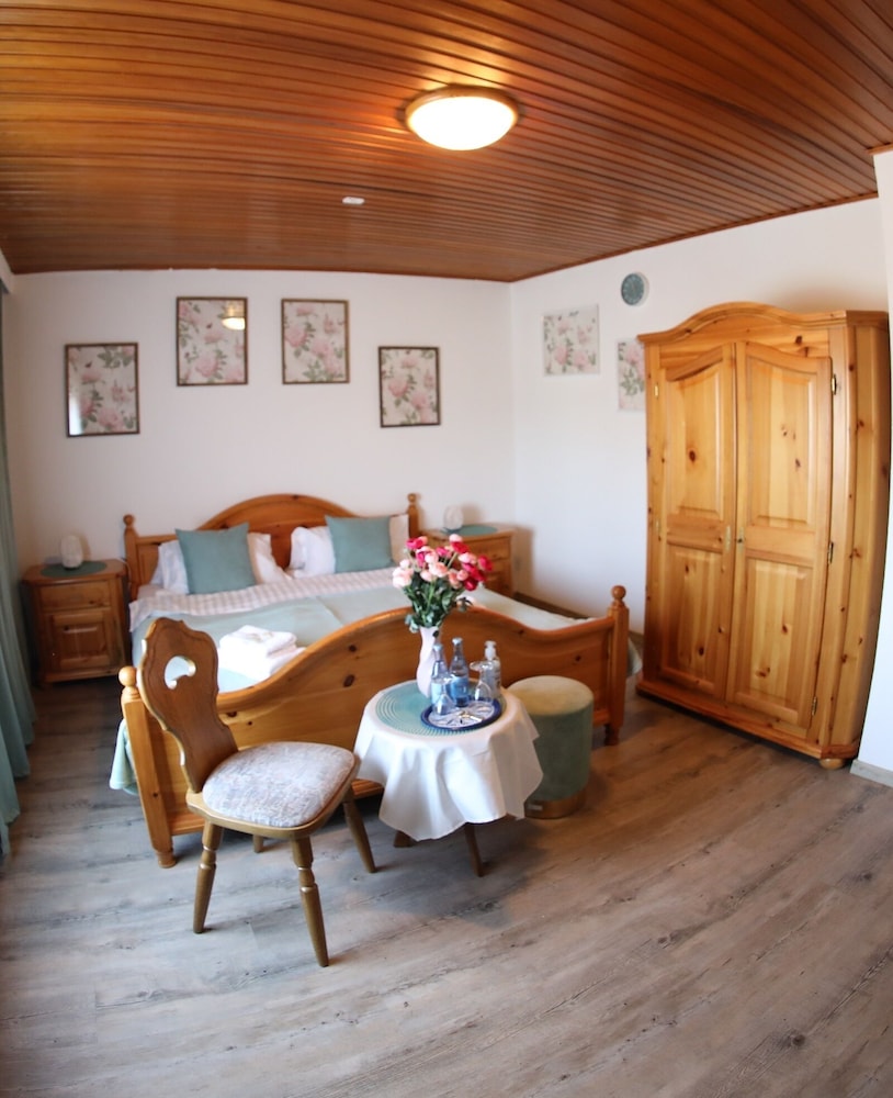 Standard Double Room, Ensuite photo 3