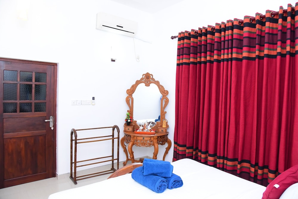 Luxury Double Room, 1 King Bed, Garden View photo 2